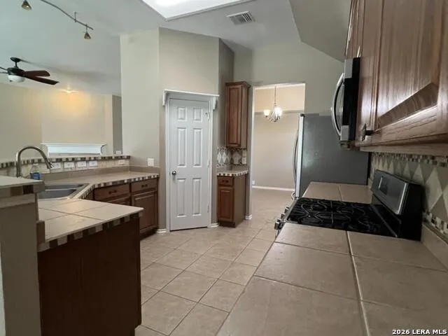 4724 green bluff Schertz, TX 78154