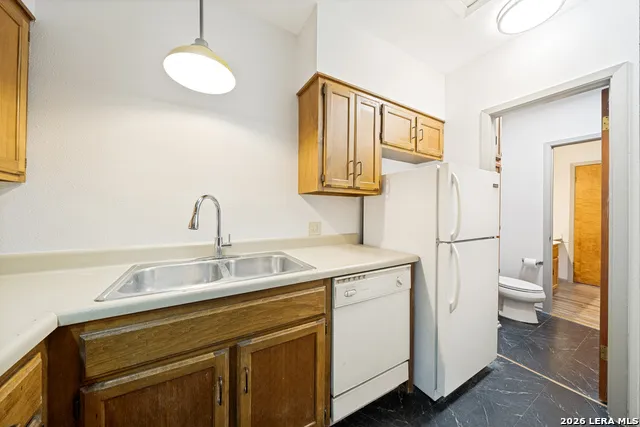 415 Albany Unit F Alamo Heights, TX 78209