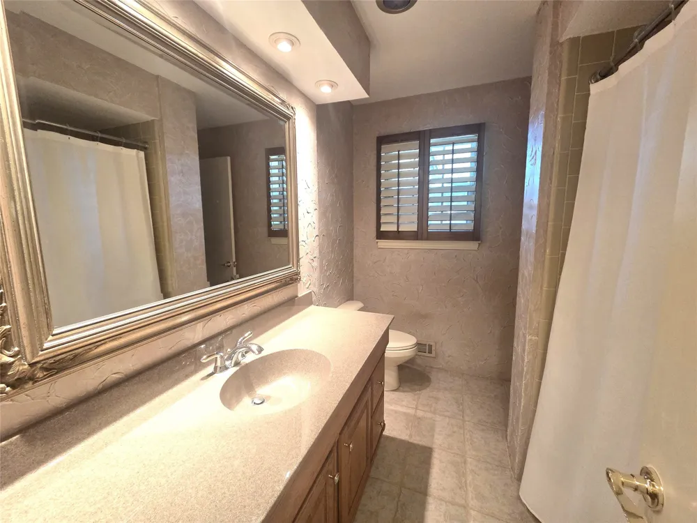 9334 Hunters Creek Drive Dallas, TX 75243