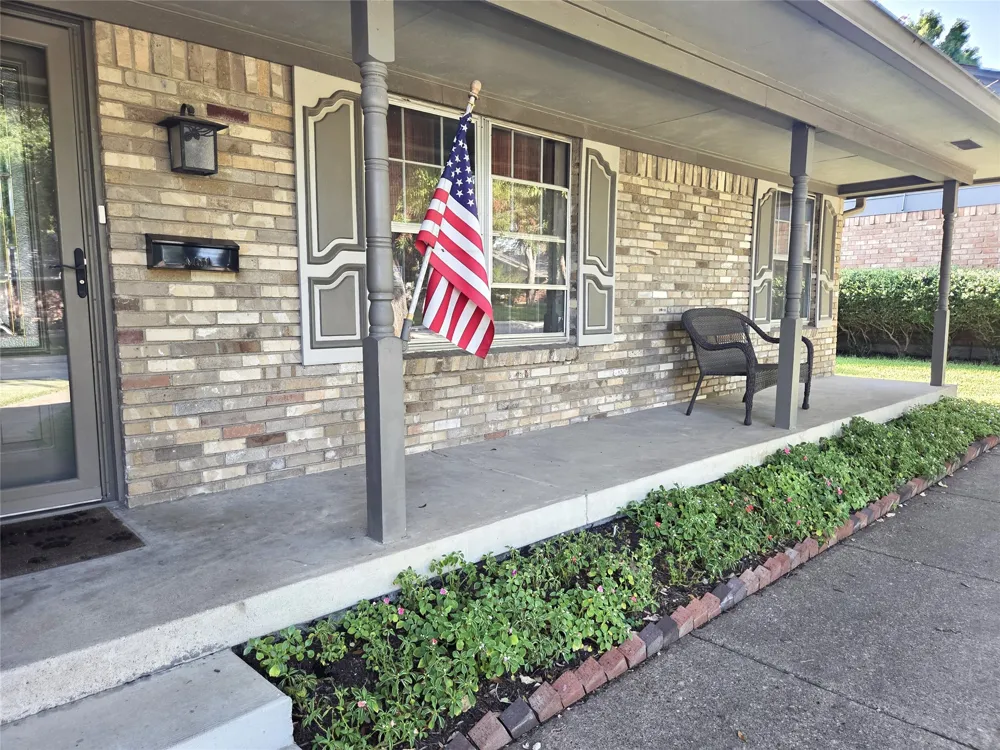9334 Hunters Creek Drive Dallas, TX 75243