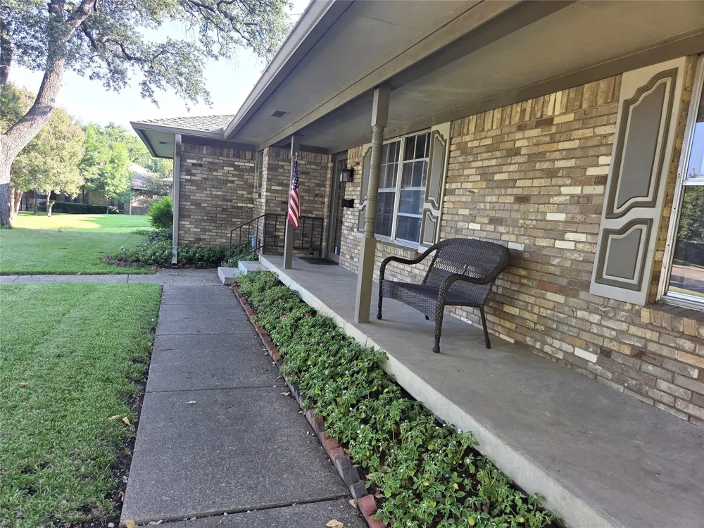 9334 Hunters Creek Drive Dallas, TX 75243