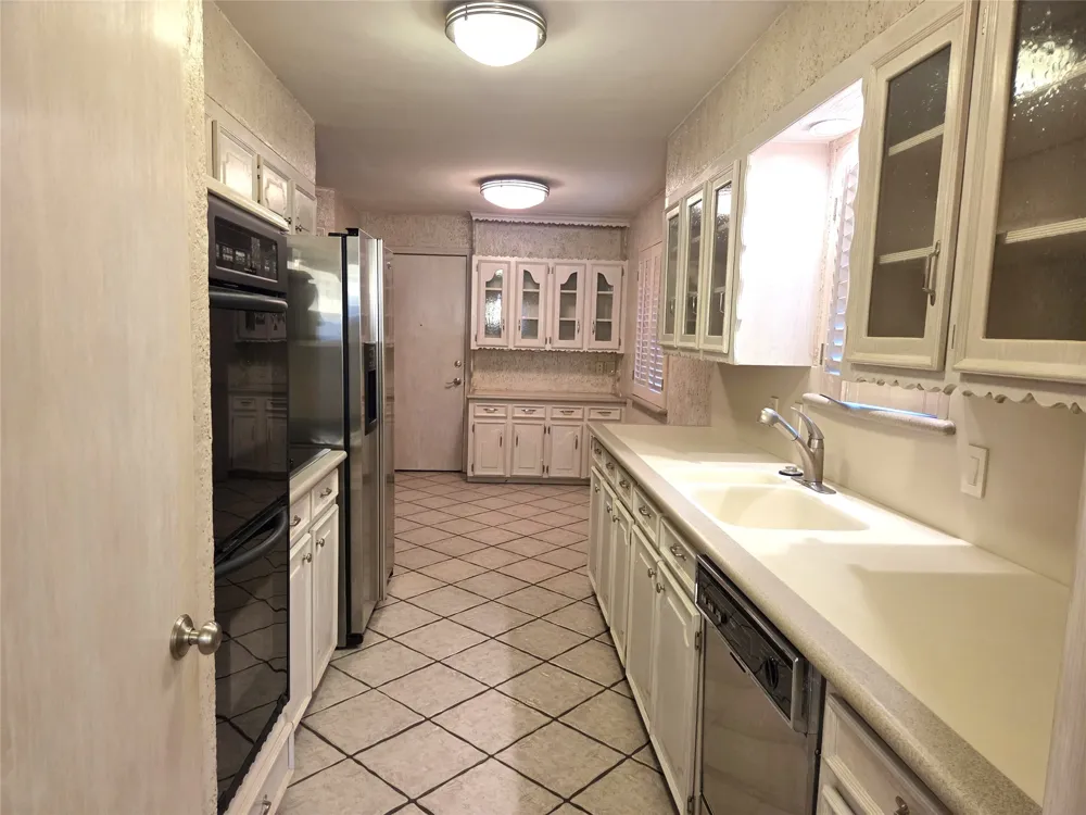 9334 Hunters Creek Drive Dallas, TX 75243
