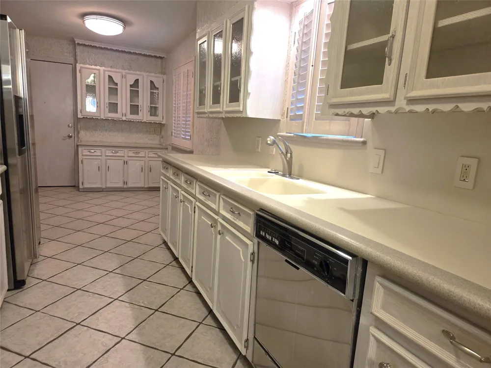 9334 Hunters Creek Drive Dallas, TX 75243