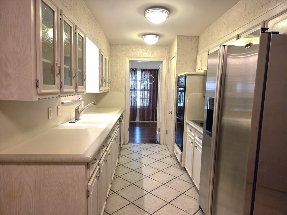 9334 Hunters Creek Drive Dallas, TX 75243