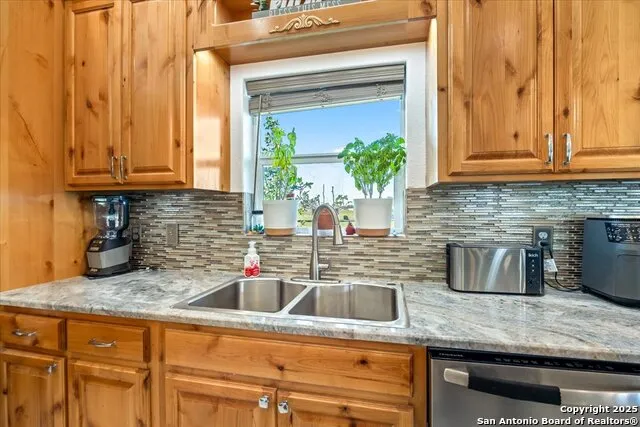 6653 Fm 539 Floresville, TX 78114