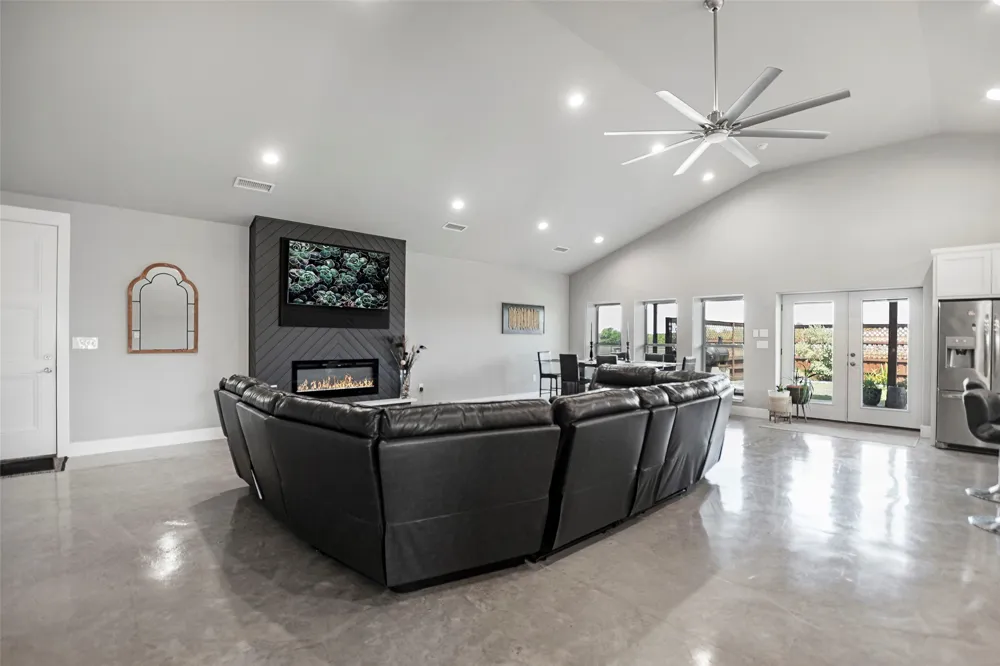 620 Ewing Road Ferris, TX 75125