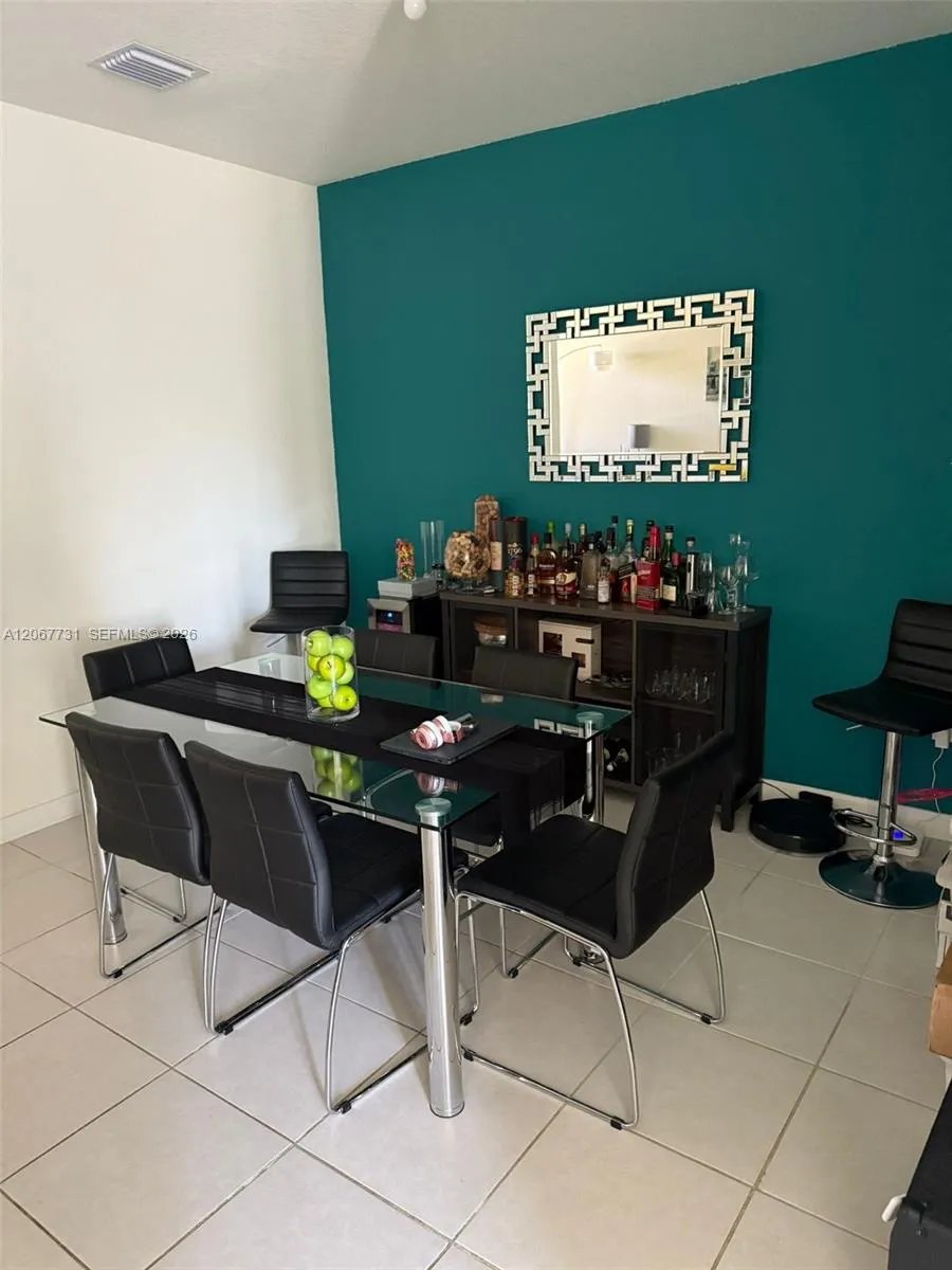 3382 W 112th St Hialeah, FL 33018