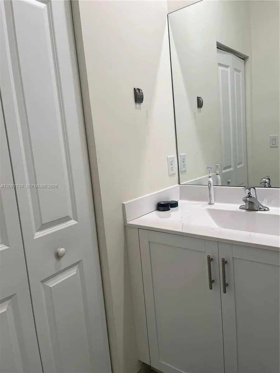 3382 W 112th St Hialeah, FL 33018