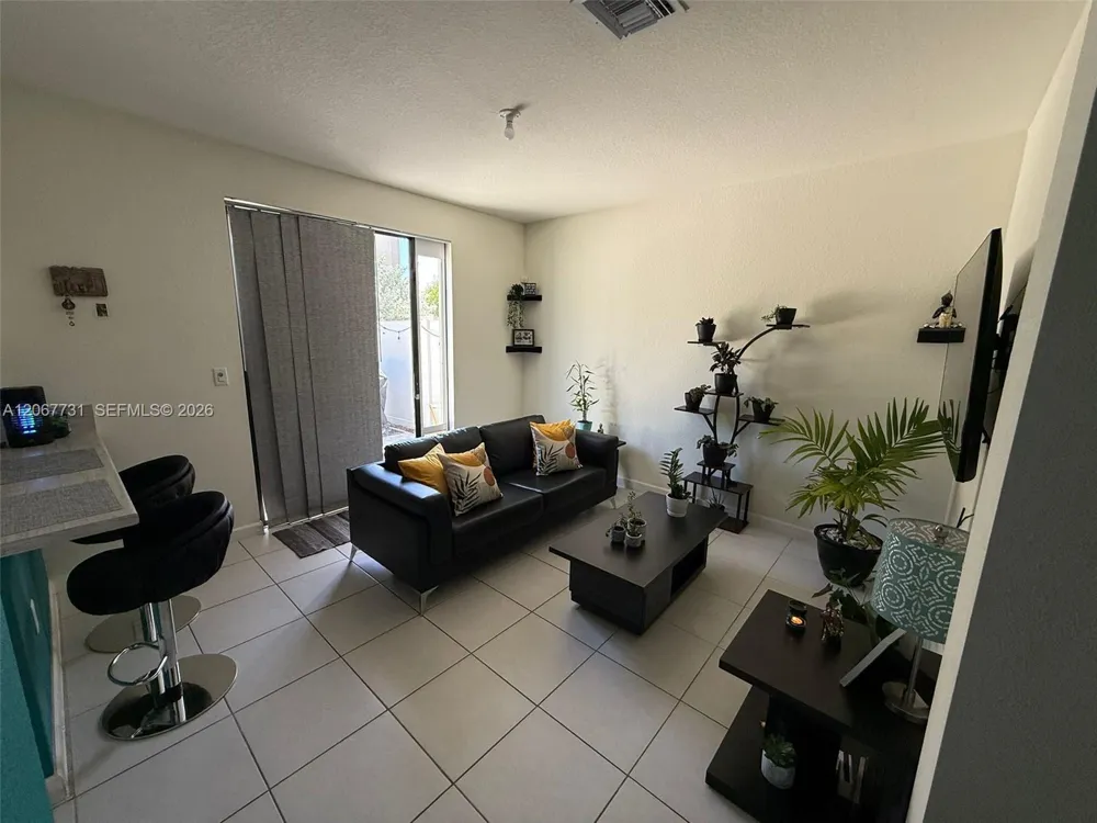 3382 W 112th St Hialeah, FL 33018