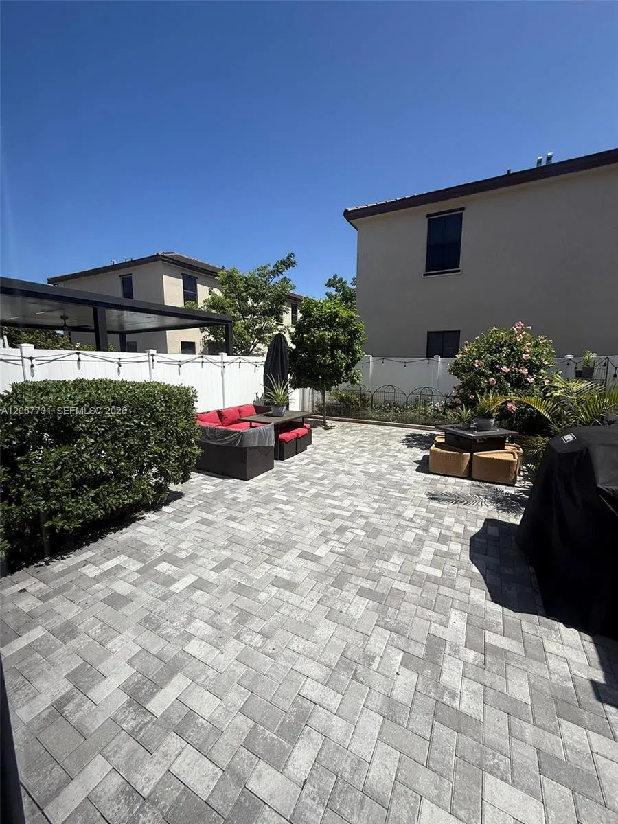 3382 W 112th St Hialeah, FL 33018