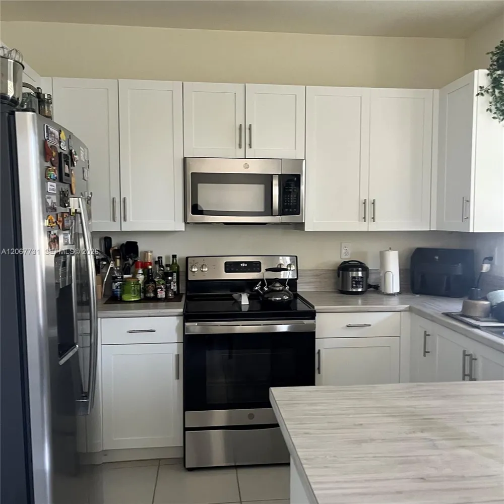 3382 W 112th St Hialeah, FL 33018