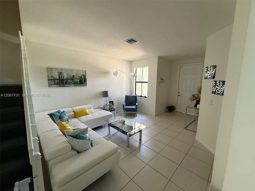 3382 W 112th St Hialeah, FL 33018