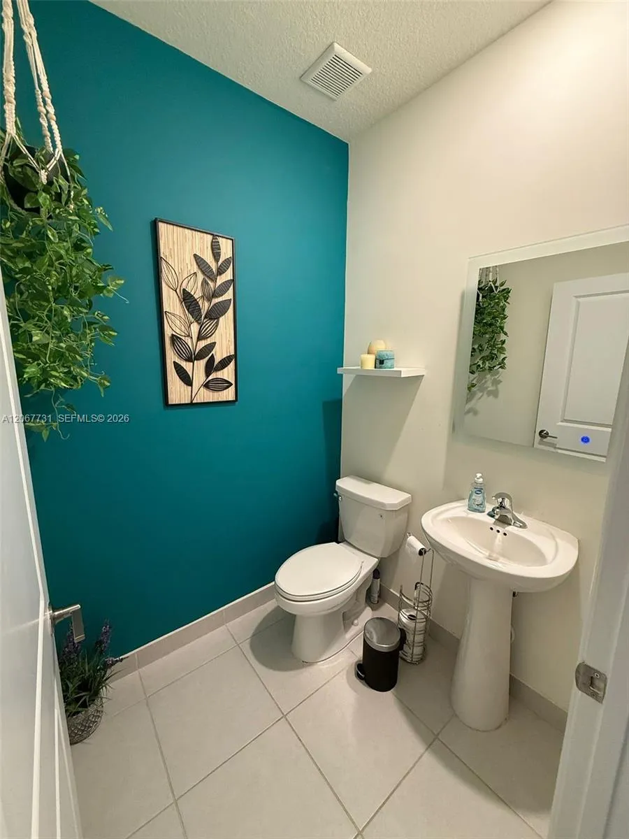 3382 W 112th St Hialeah, FL 33018