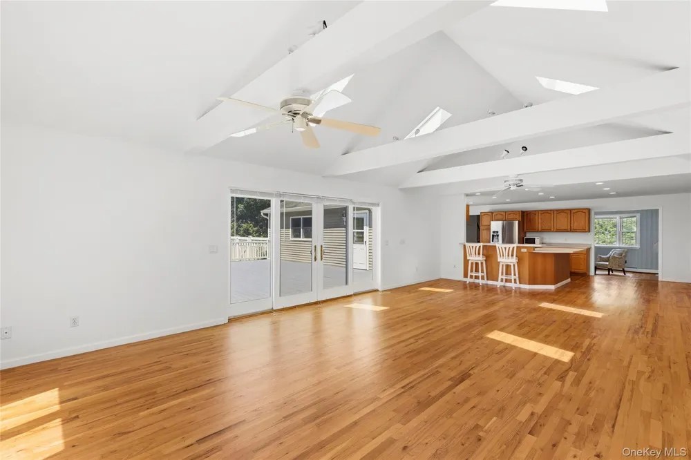 39 Sherwood Road Hampton Bays, NY 11946