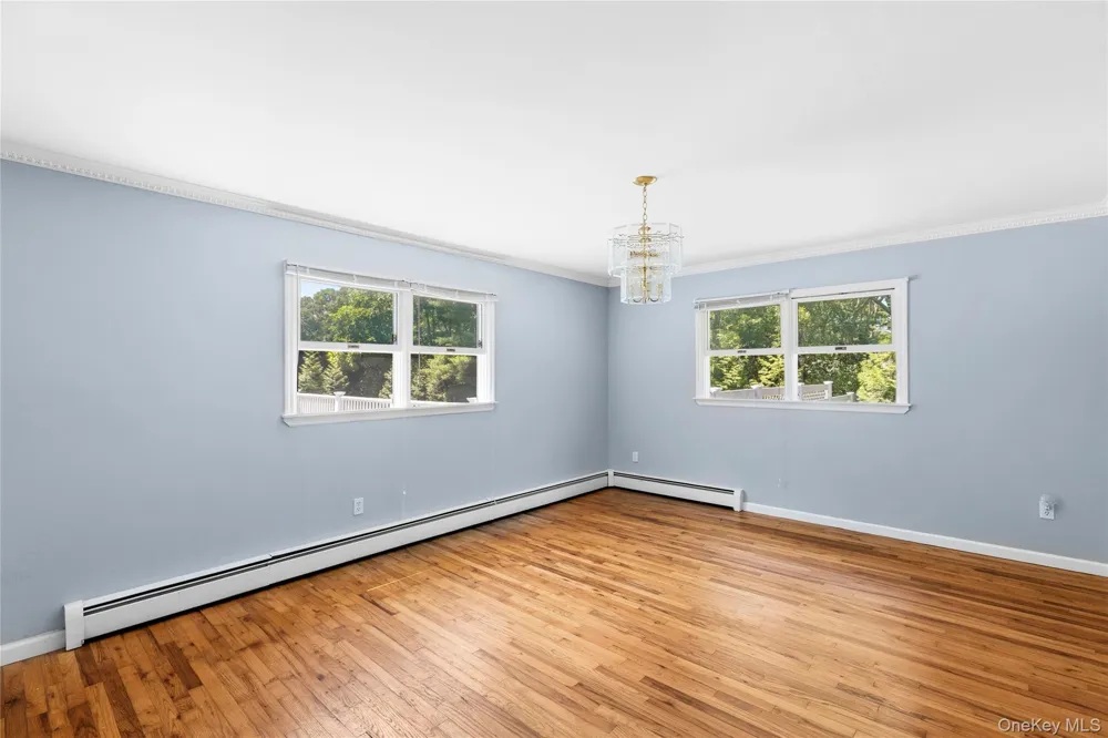 39 Sherwood Road Hampton Bays, NY 11946