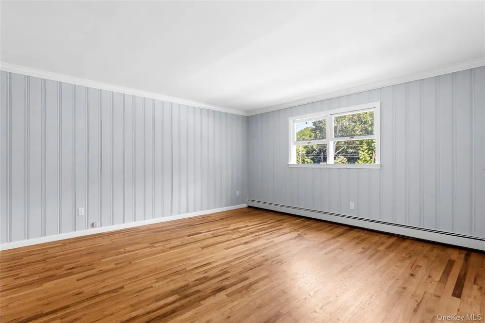 39 Sherwood Road Hampton Bays, NY 11946