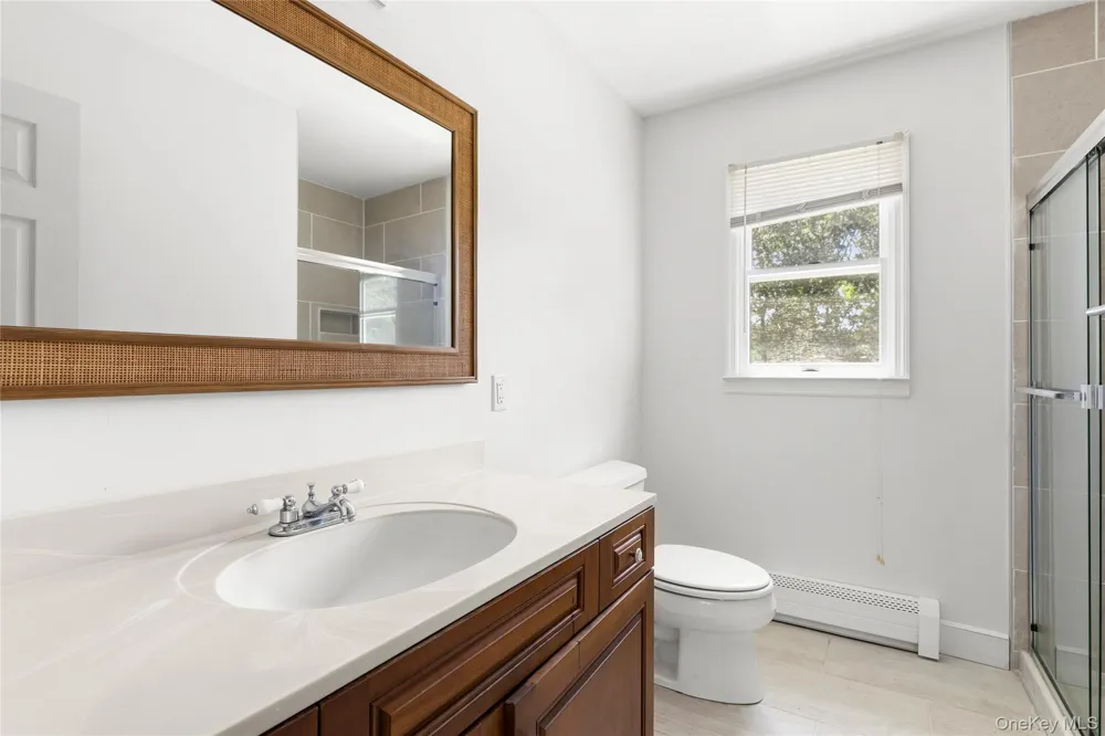 39 Sherwood Road Hampton Bays, NY 11946