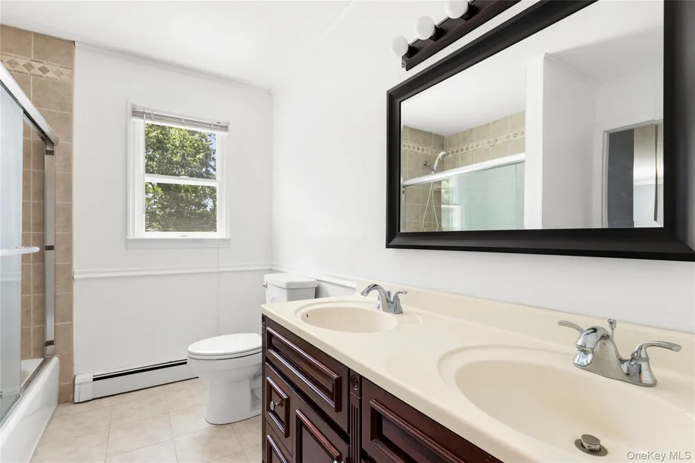 39 Sherwood Road Hampton Bays, NY 11946