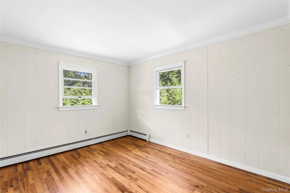 39 Sherwood Road Hampton Bays, NY 11946