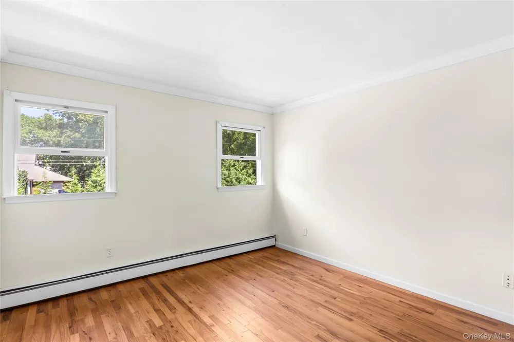39 Sherwood Road Hampton Bays, NY 11946