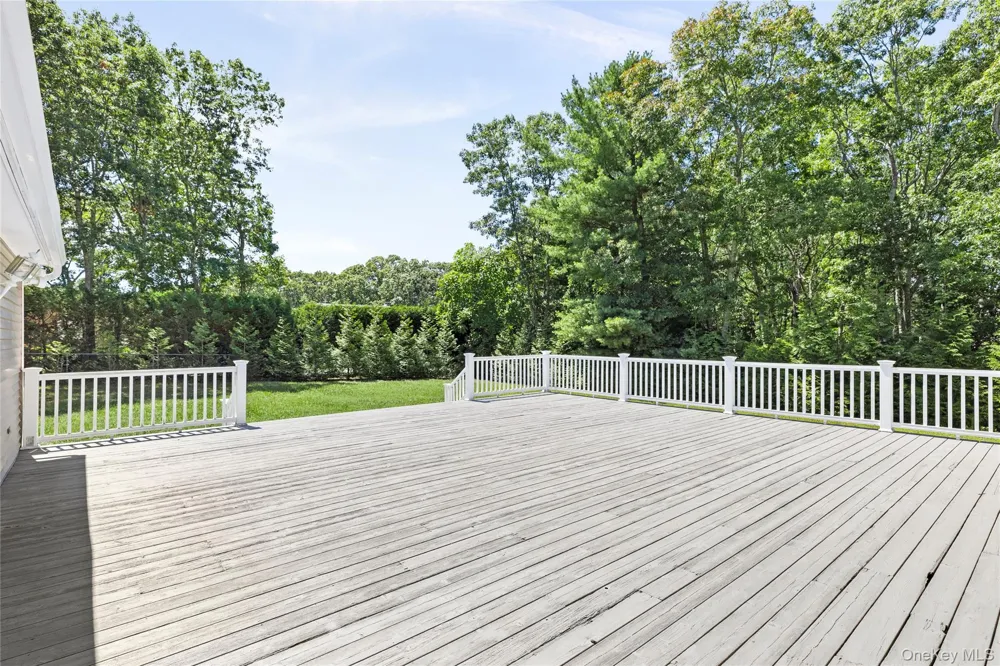 39 Sherwood Road Hampton Bays, NY 11946