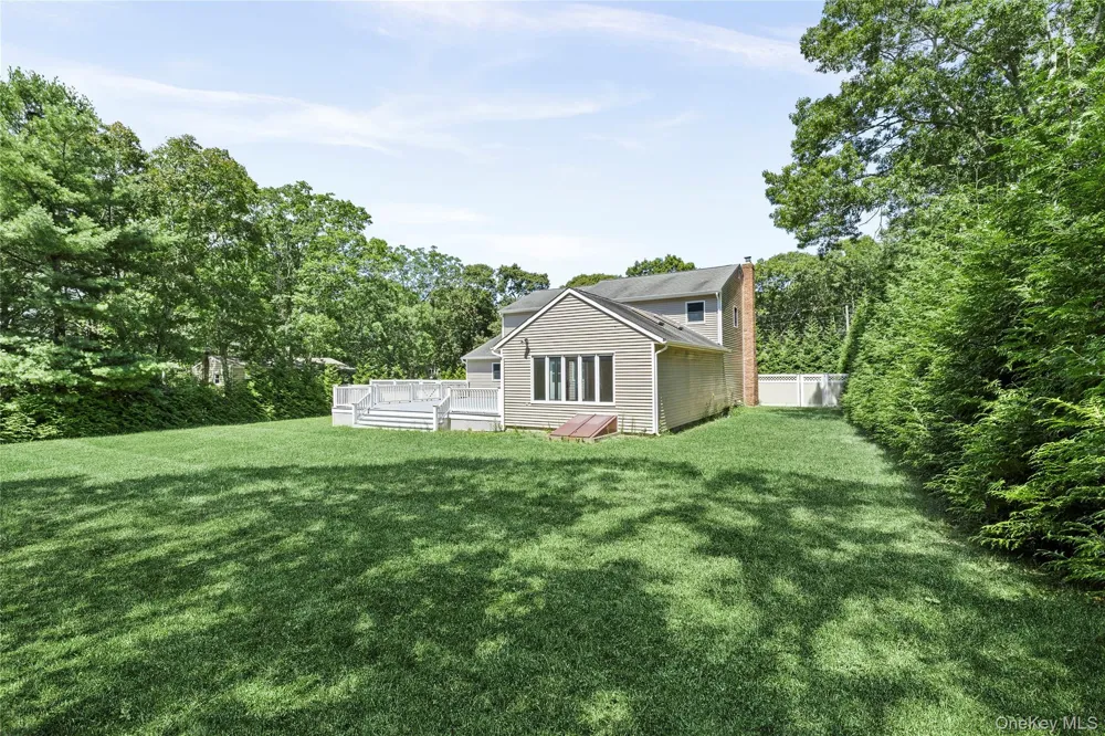 39 Sherwood Road Hampton Bays, NY 11946