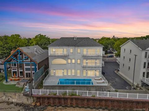 4 Angelas Place #1