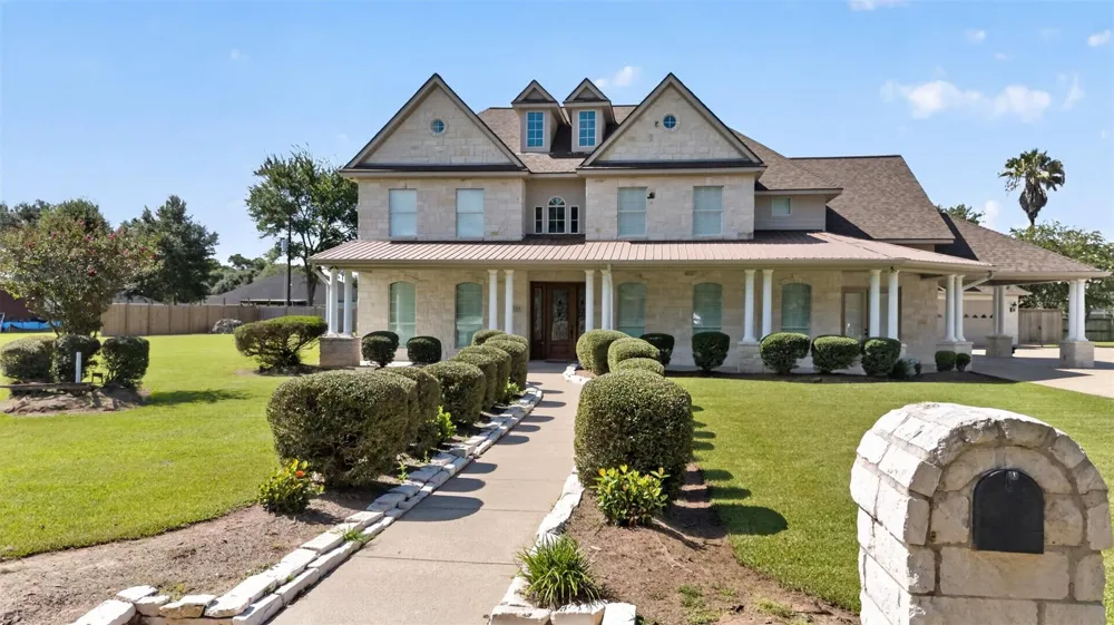 535 Evans Street Winnie, TX 77665