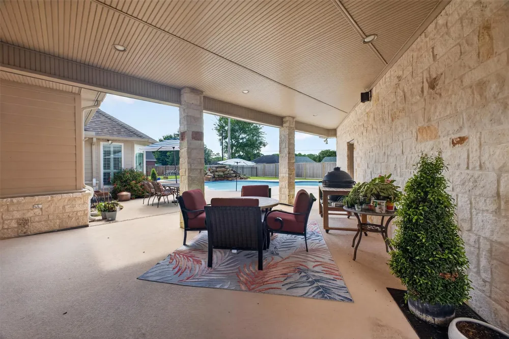 535 Evans Street Winnie, TX 77665
