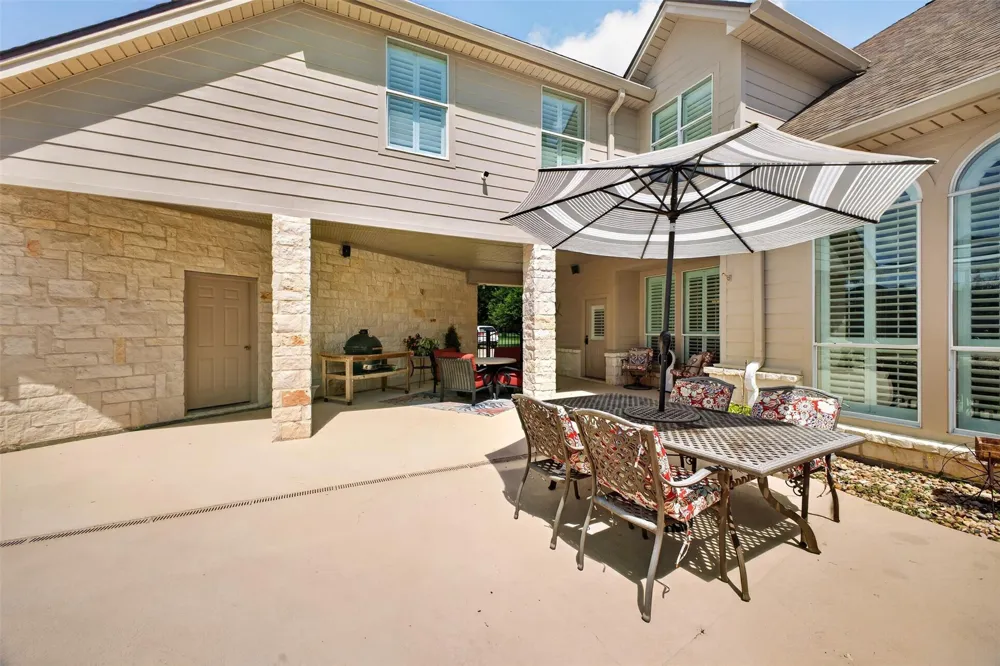 535 Evans Street Winnie, TX 77665
