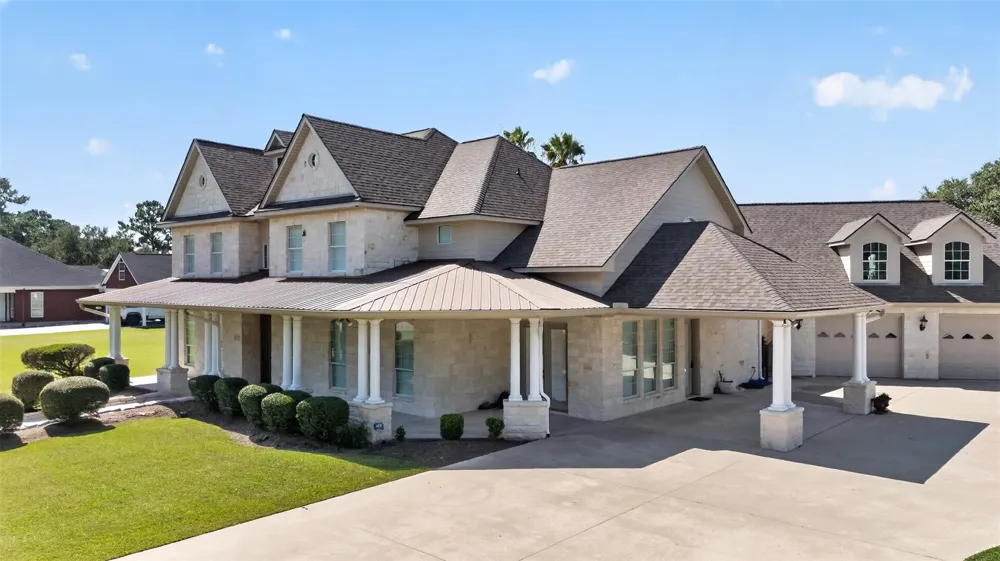 535 Evans Street Winnie, TX 77665