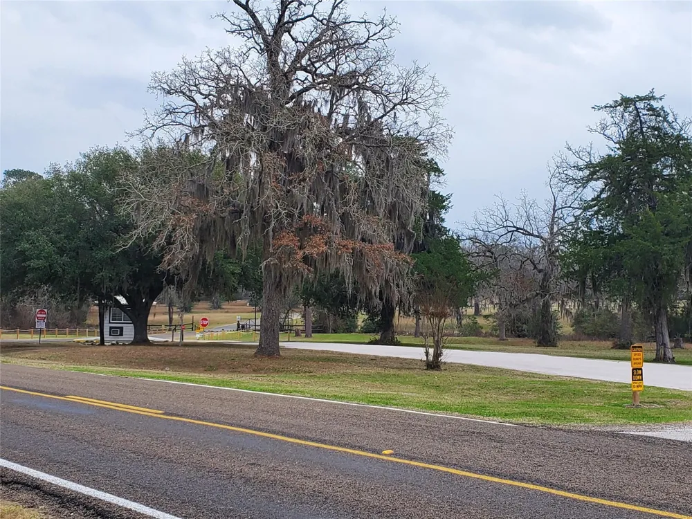 1 Oakley Road Road Trinity, TX 75862