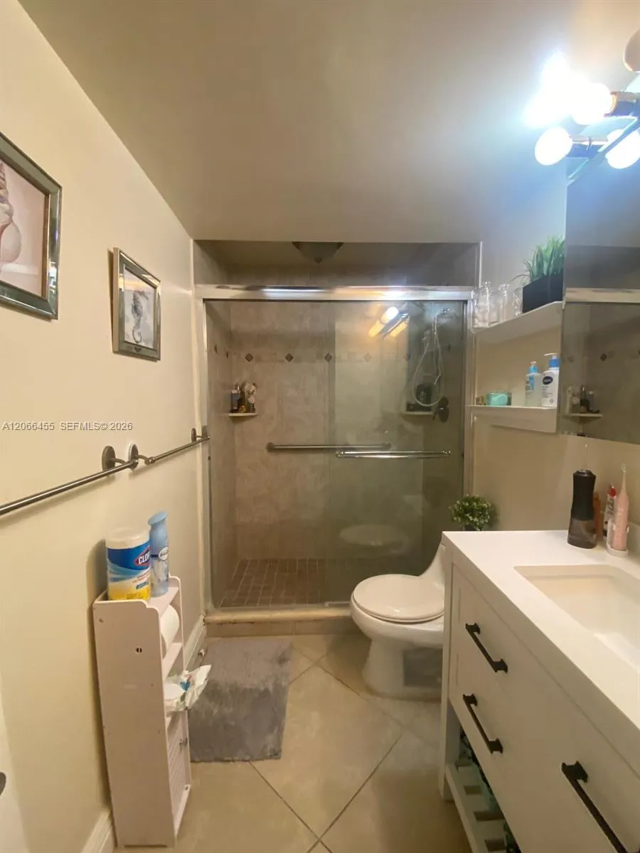 4164 Inverrary Dr #415 Lauderhill, FL 33319