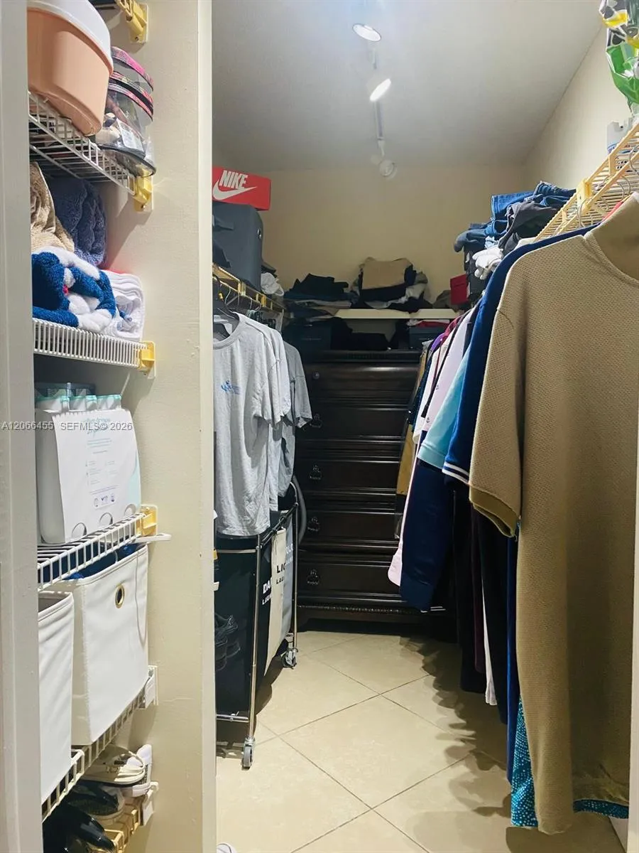 4164 Inverrary Dr #415 Lauderhill, FL 33319