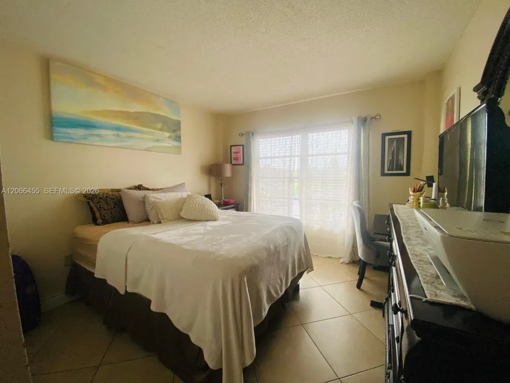 4164 Inverrary Dr #415 Lauderhill, FL 33319