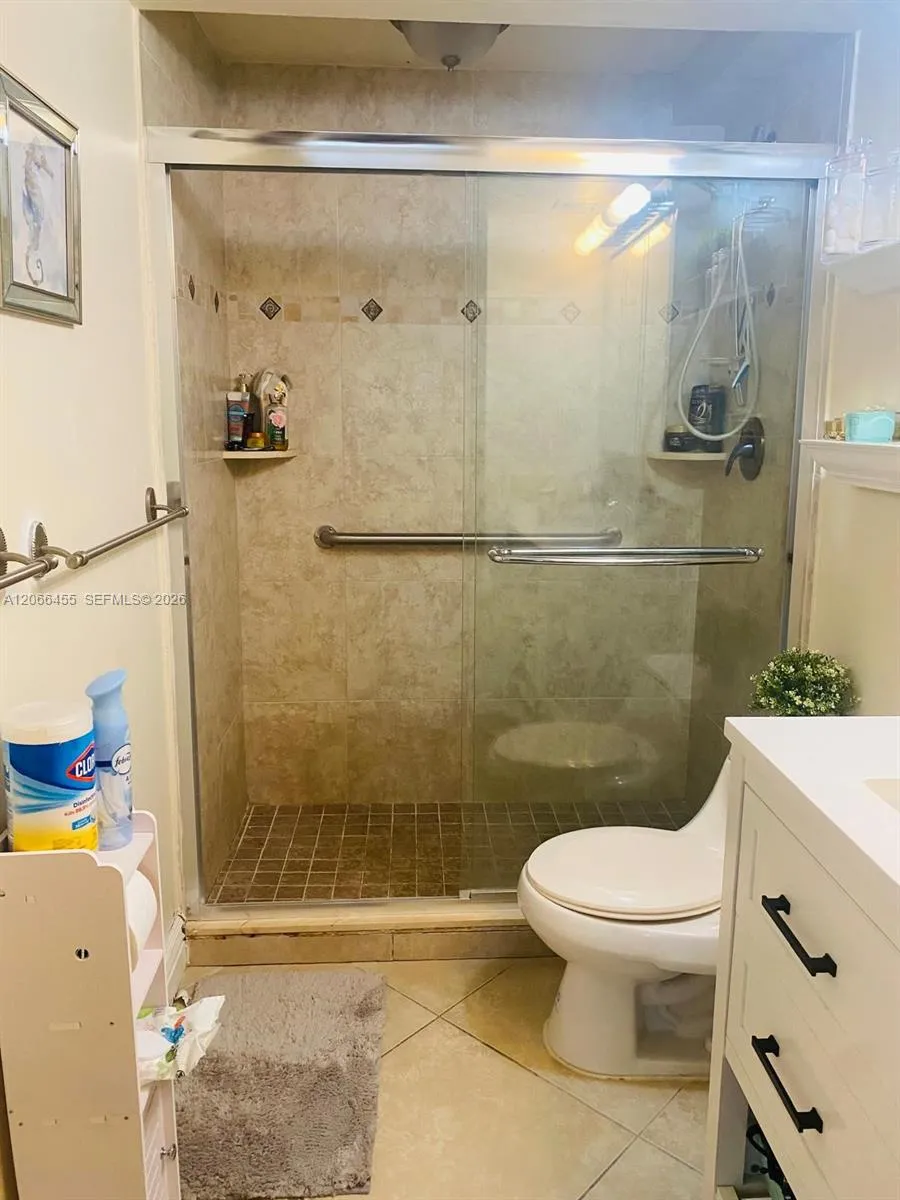 4164 Inverrary Dr #415 Lauderhill, FL 33319