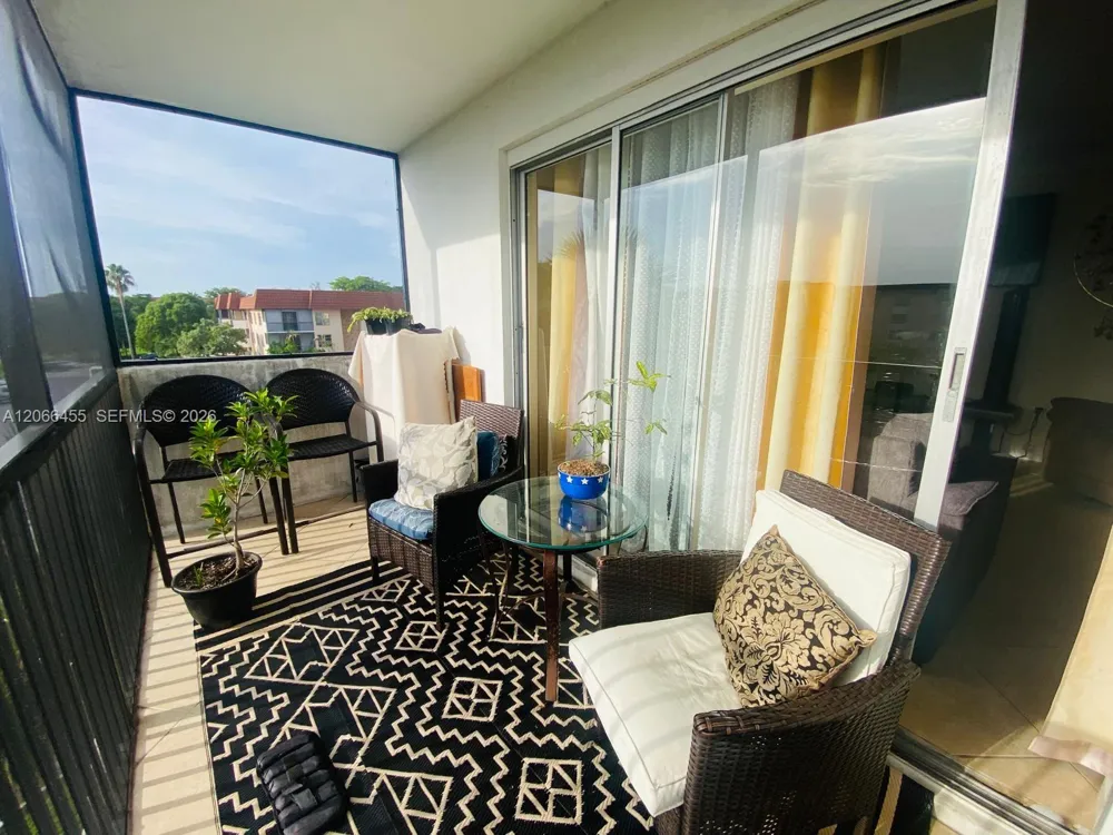 4164 Inverrary Dr #415 Lauderhill, FL 33319