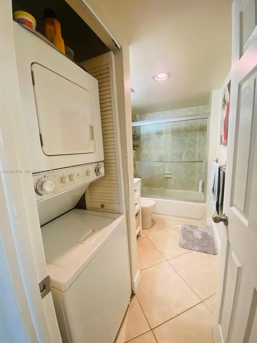 4164 Inverrary Dr #415 Lauderhill, FL 33319