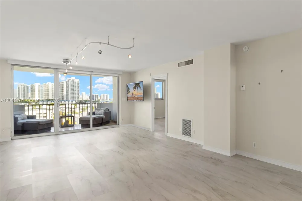 3703 NE 166th St #904 North Miami Beach, FL 33160