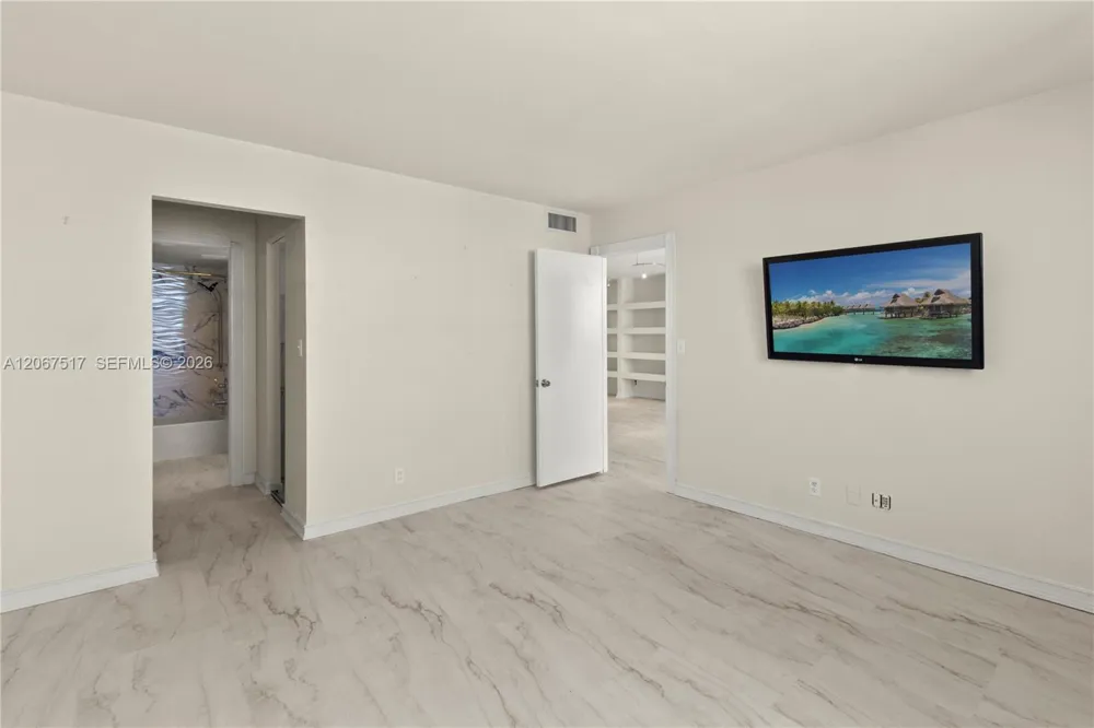 3703 NE 166th St #904 North Miami Beach, FL 33160