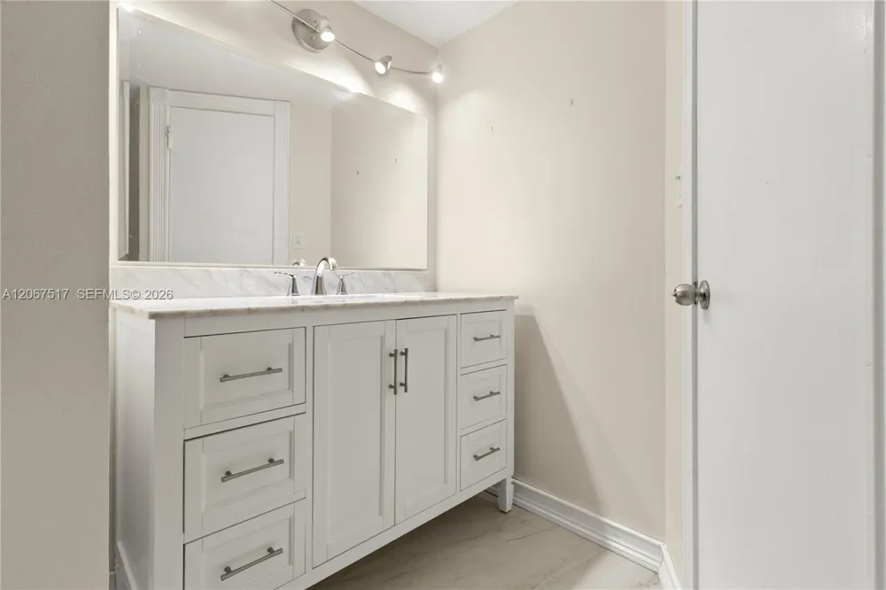 3703 NE 166th St #904 North Miami Beach, FL 33160