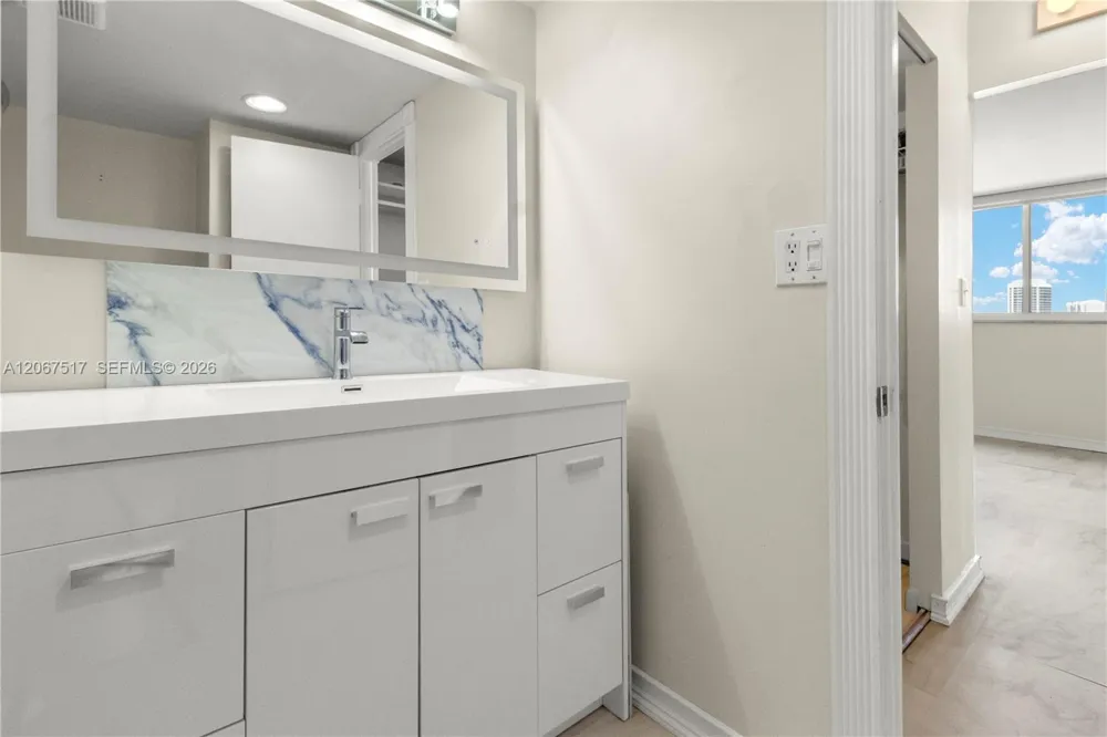 3703 NE 166th St #904 North Miami Beach, FL 33160