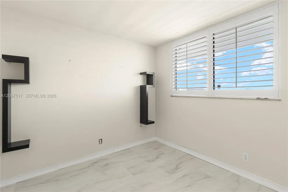 3703 NE 166th St #904 North Miami Beach, FL 33160