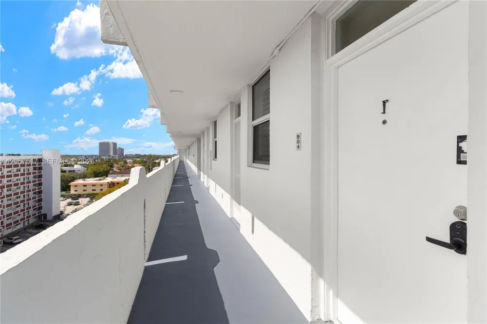 3703 NE 166th St #904 North Miami Beach, FL 33160