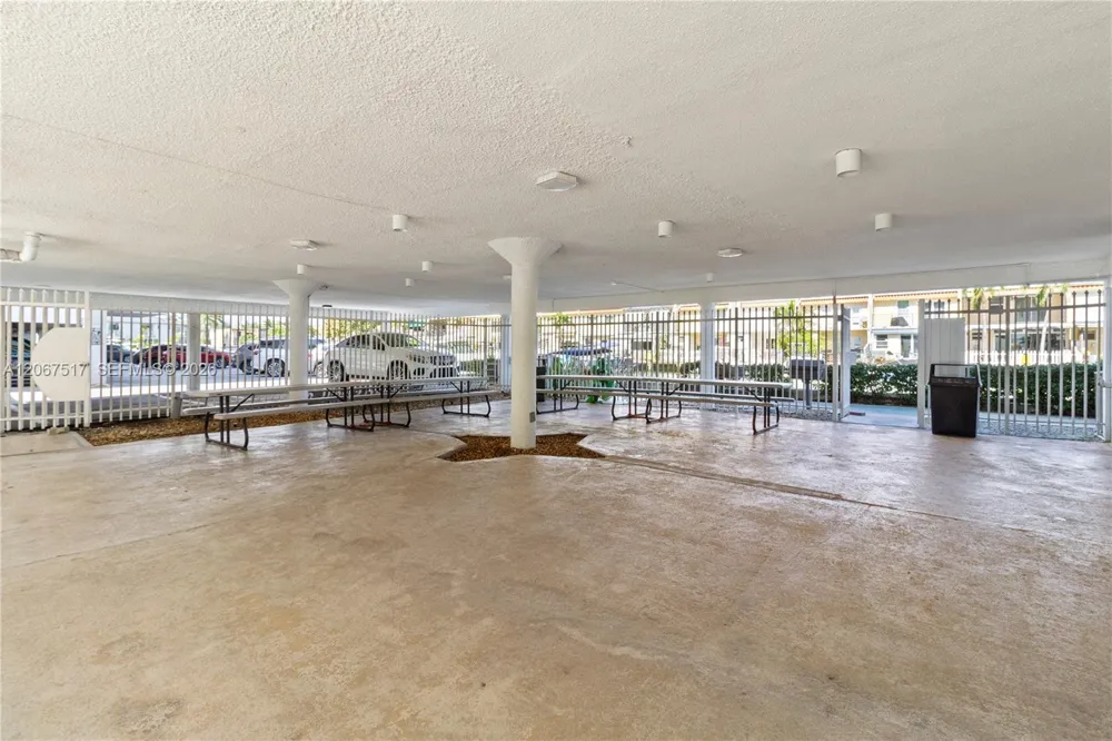 3703 NE 166th St #904 North Miami Beach, FL 33160