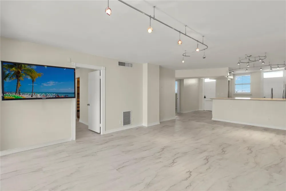 3703 NE 166th St #904 North Miami Beach, FL 33160