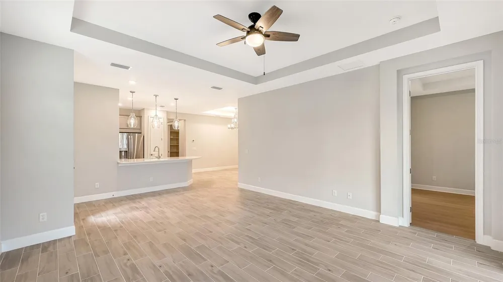 6066 MESA GLEN Bradenton, FL 34203