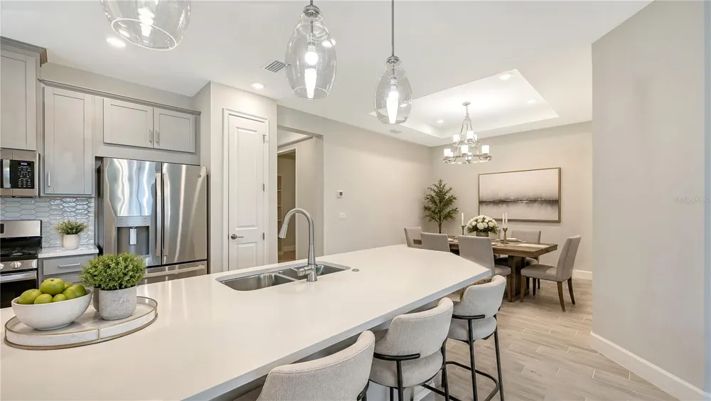 6066 MESA GLEN Bradenton, FL 34203