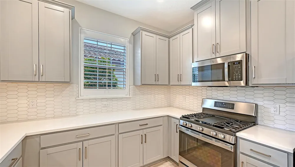 6066 MESA GLEN Bradenton, FL 34203