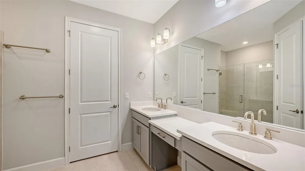 6066 MESA GLEN Bradenton, FL 34203